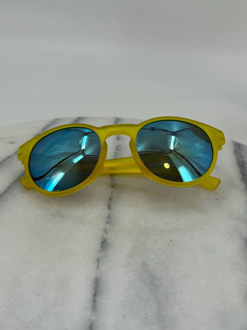 NWOT Foster Grant yellow polarized sunglasses